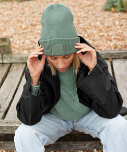 Deep-cuffed tonal patch beanie | black