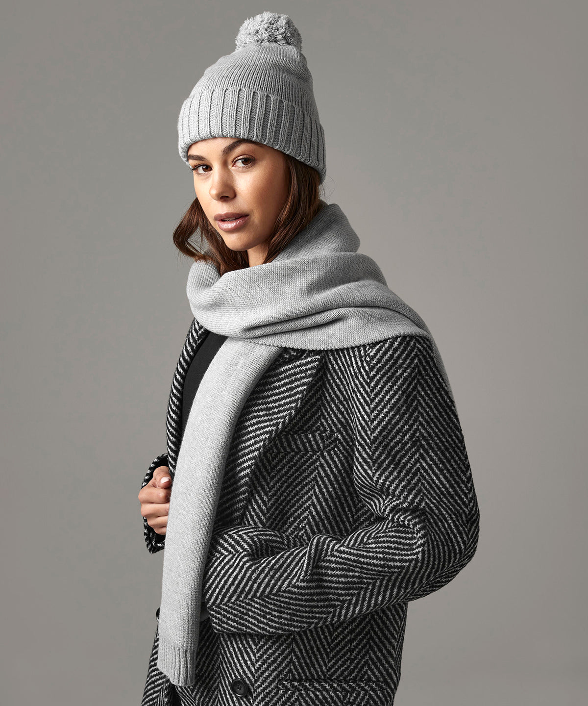 Knitted scarf and beanie gift set | light grey fleck