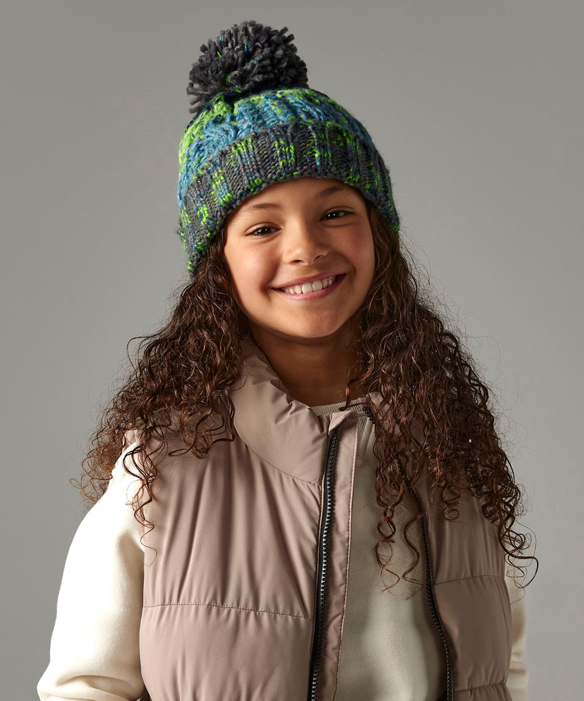 Junior corkscrew pom pom beanie | electric grey