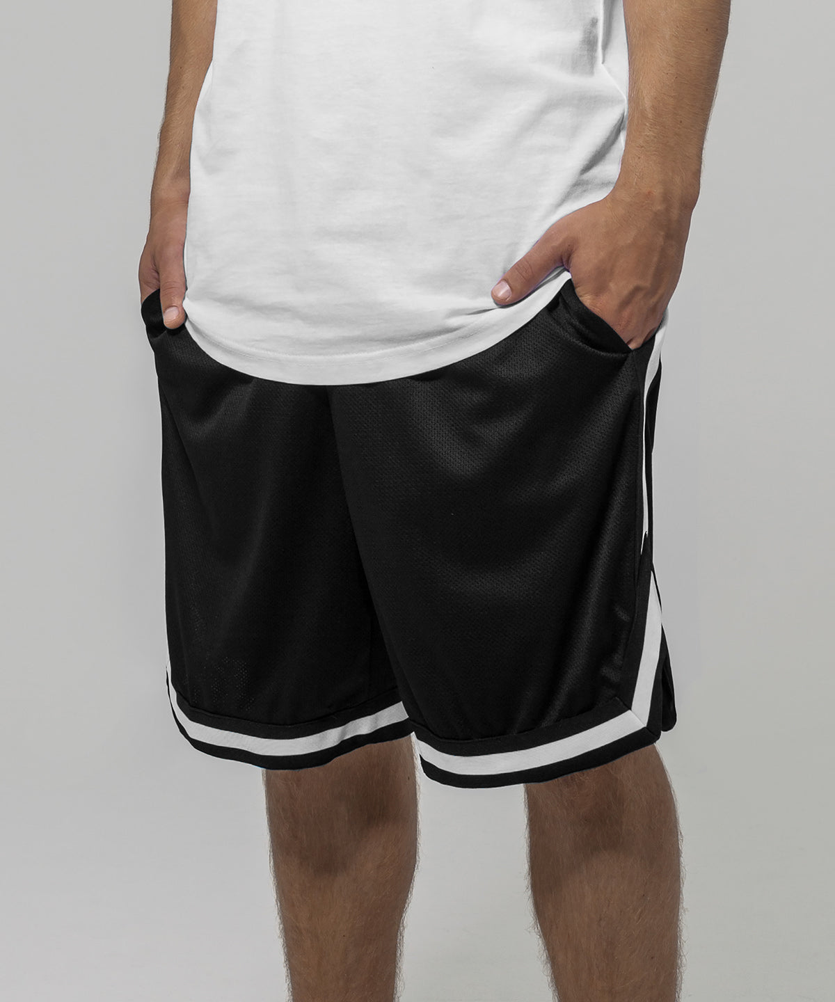 Two-tone mesh shorts | black/black/white