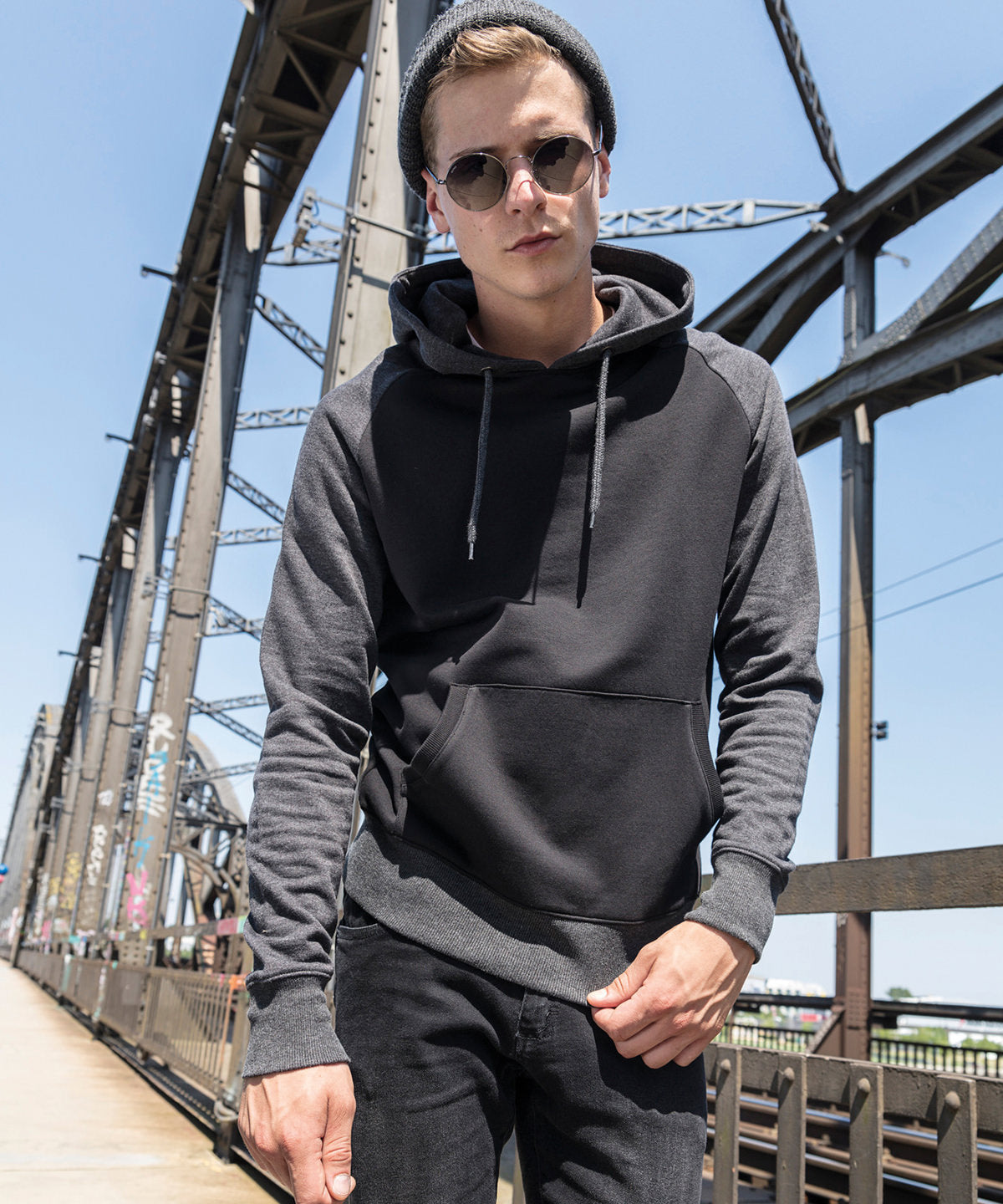 Raglan hoodie | black/charcoal