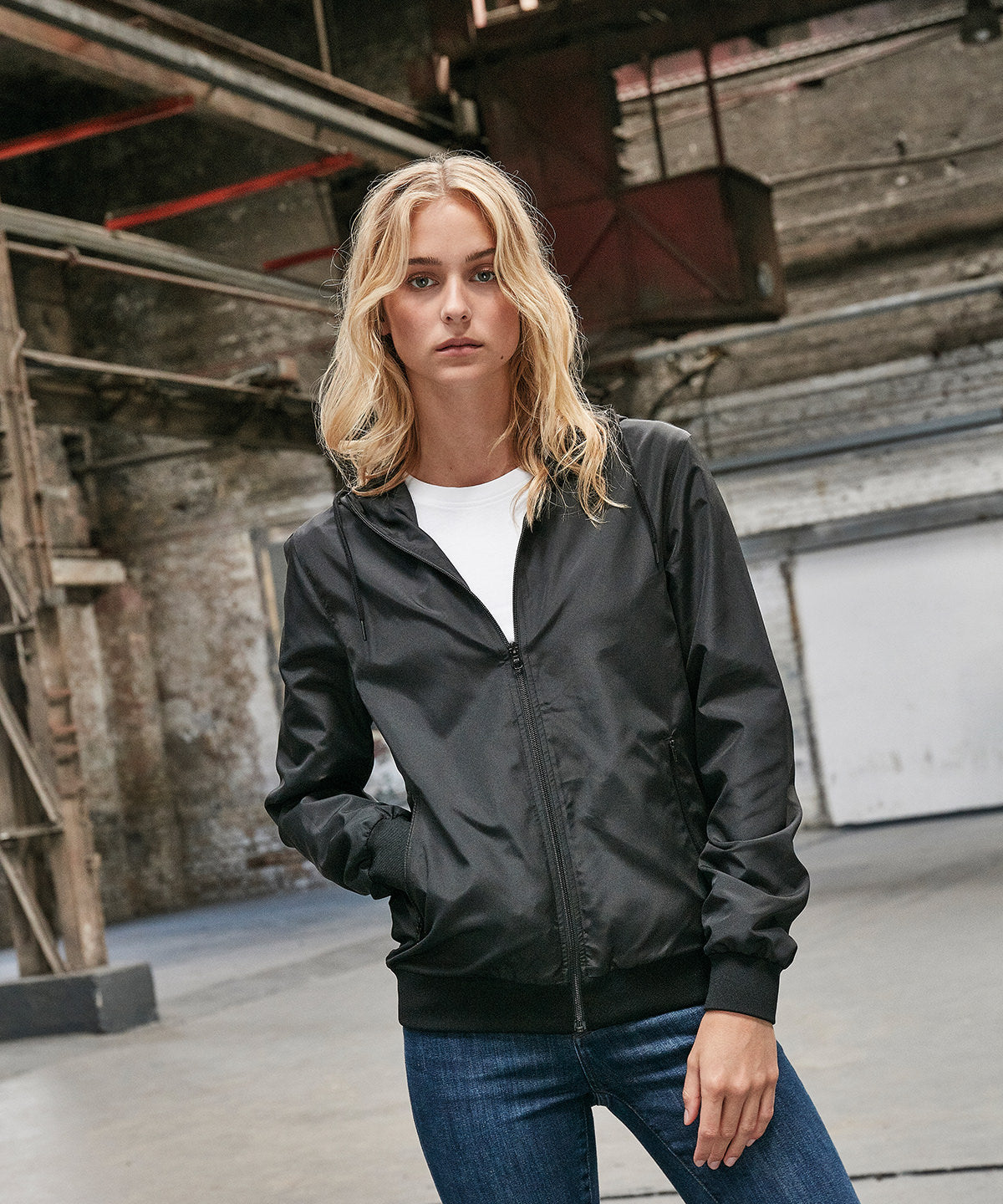 Womens recycled windrunner | black/white