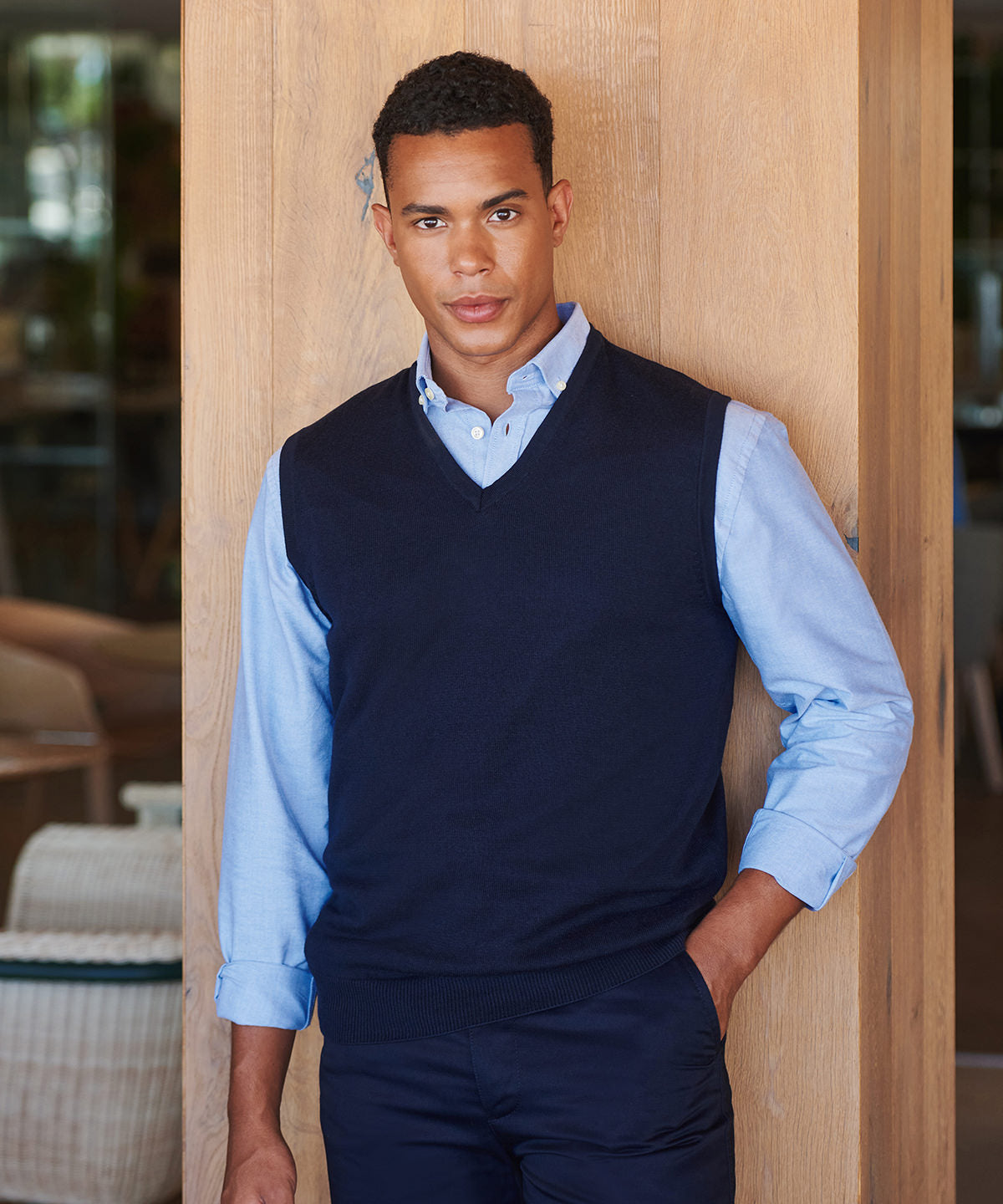 Sleeveless v-neck jumper | black