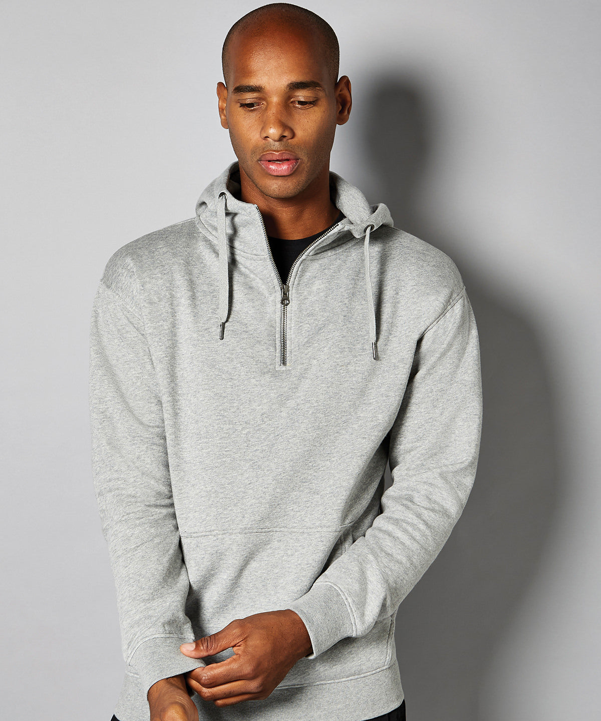 Regular fit 1/4 zip hoodie | black