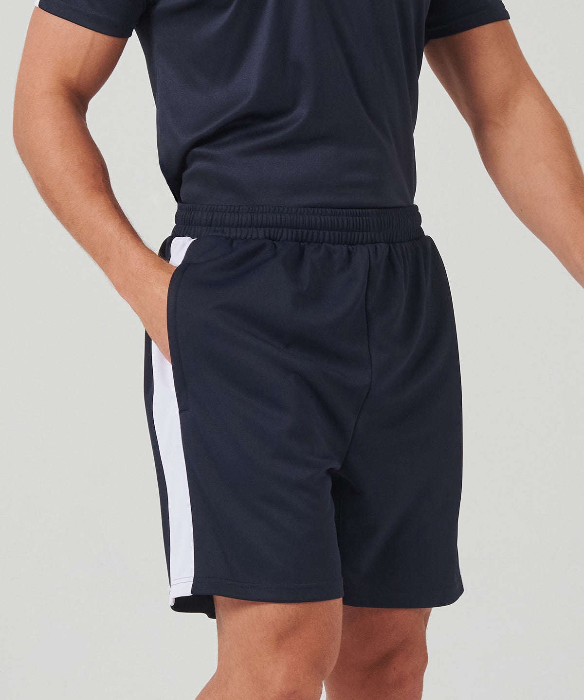 Knitted shorts with zip pockets | black/gold