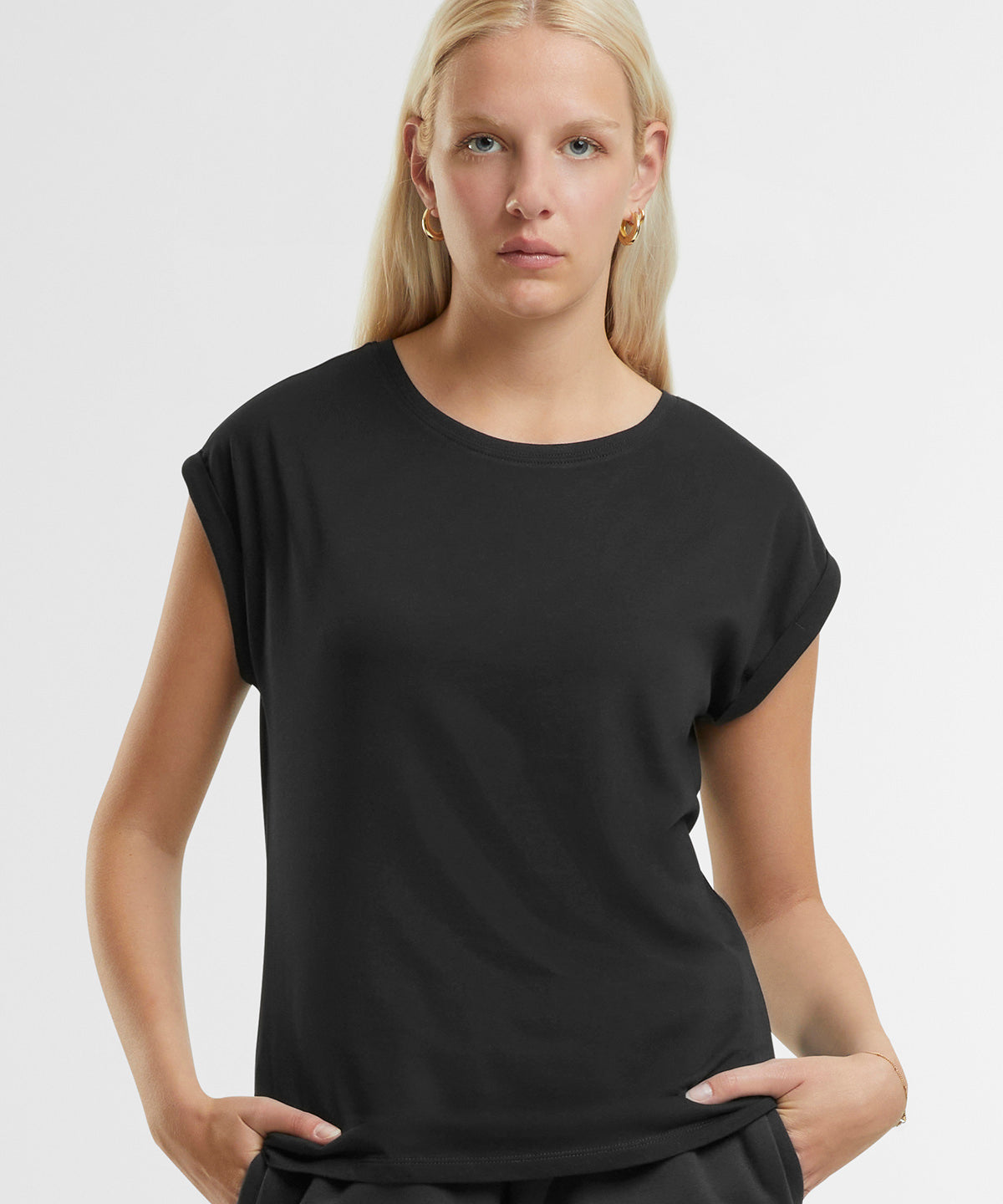 Womens regular extended shoulder tee | black