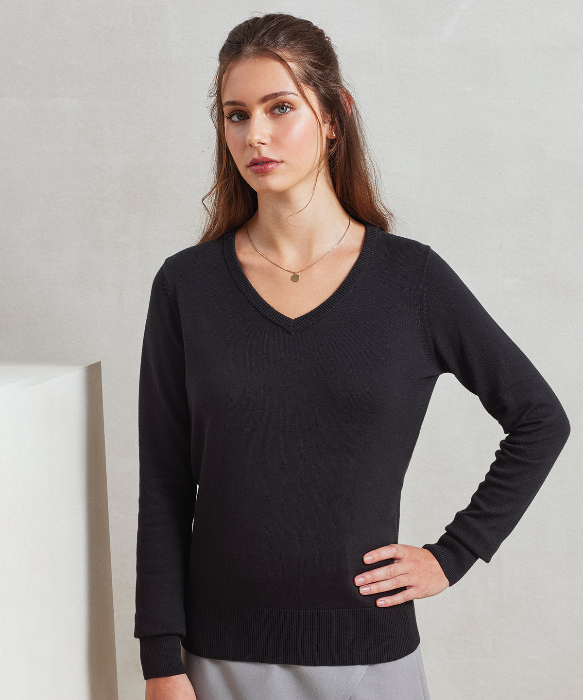 Womens v-neck knitted sweater | black