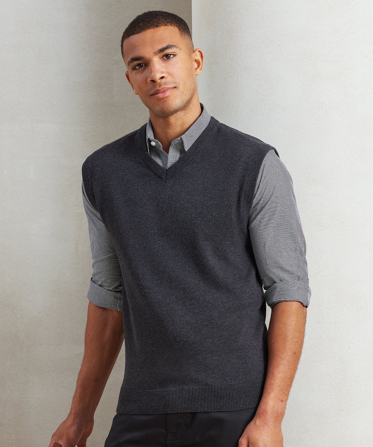 Sleeveless knitted sweater | black