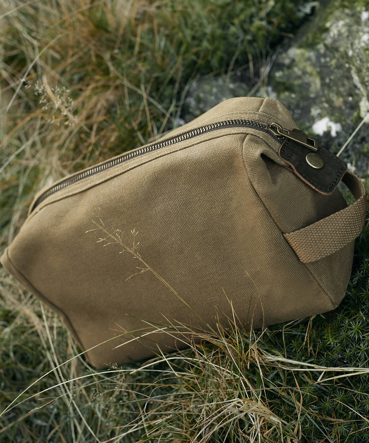 Heritage waxed canvas wash bag | desert sand