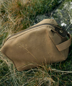 Heritage waxed canvas wash bag | black