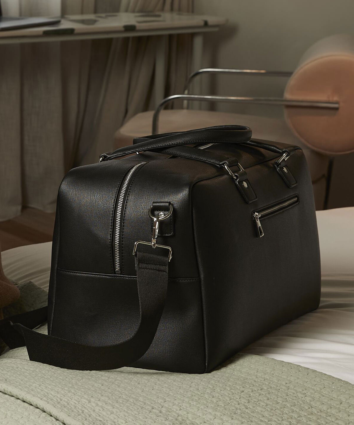 Tailored luxe PU weekender | black