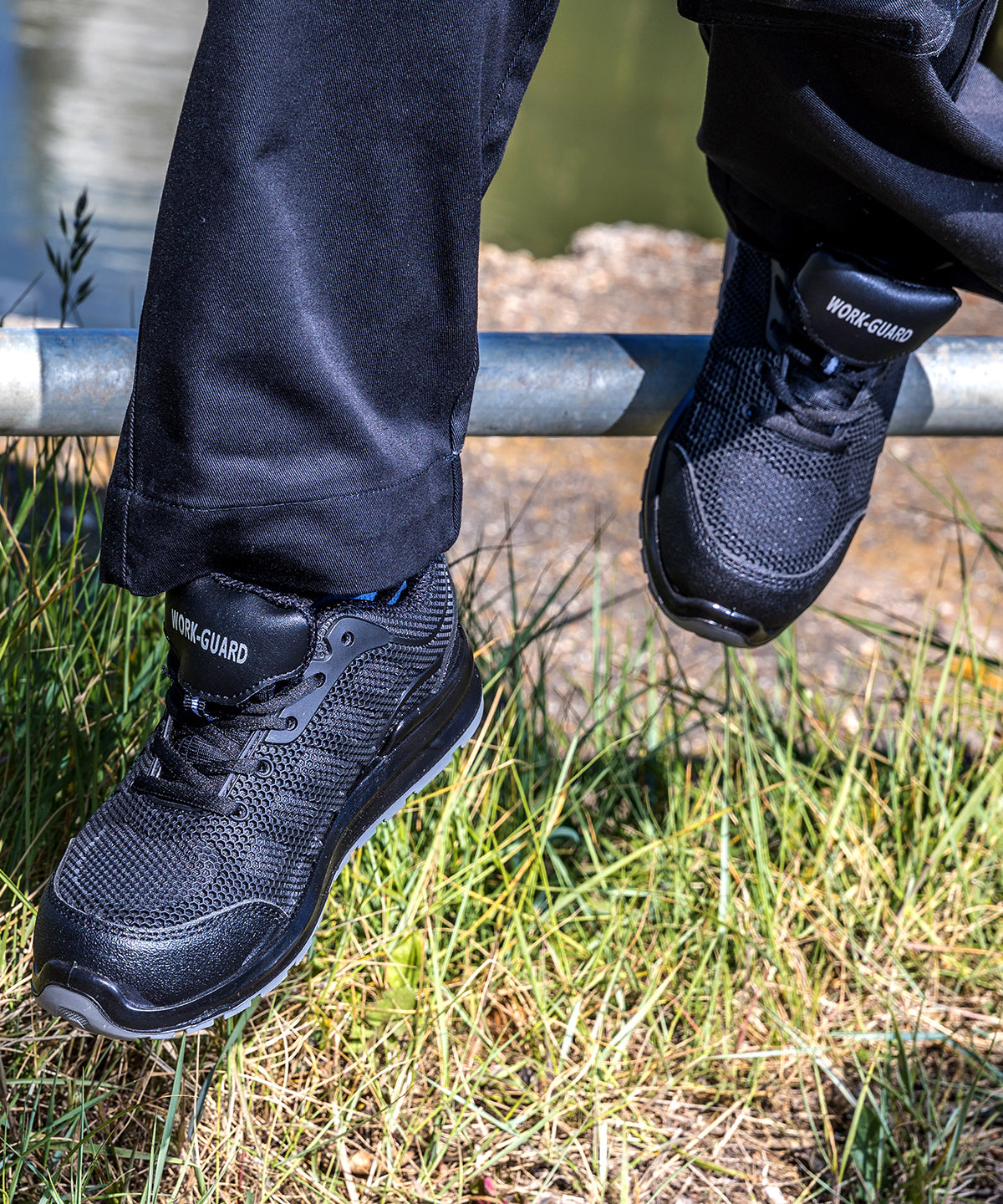 All-black safety trainer | black