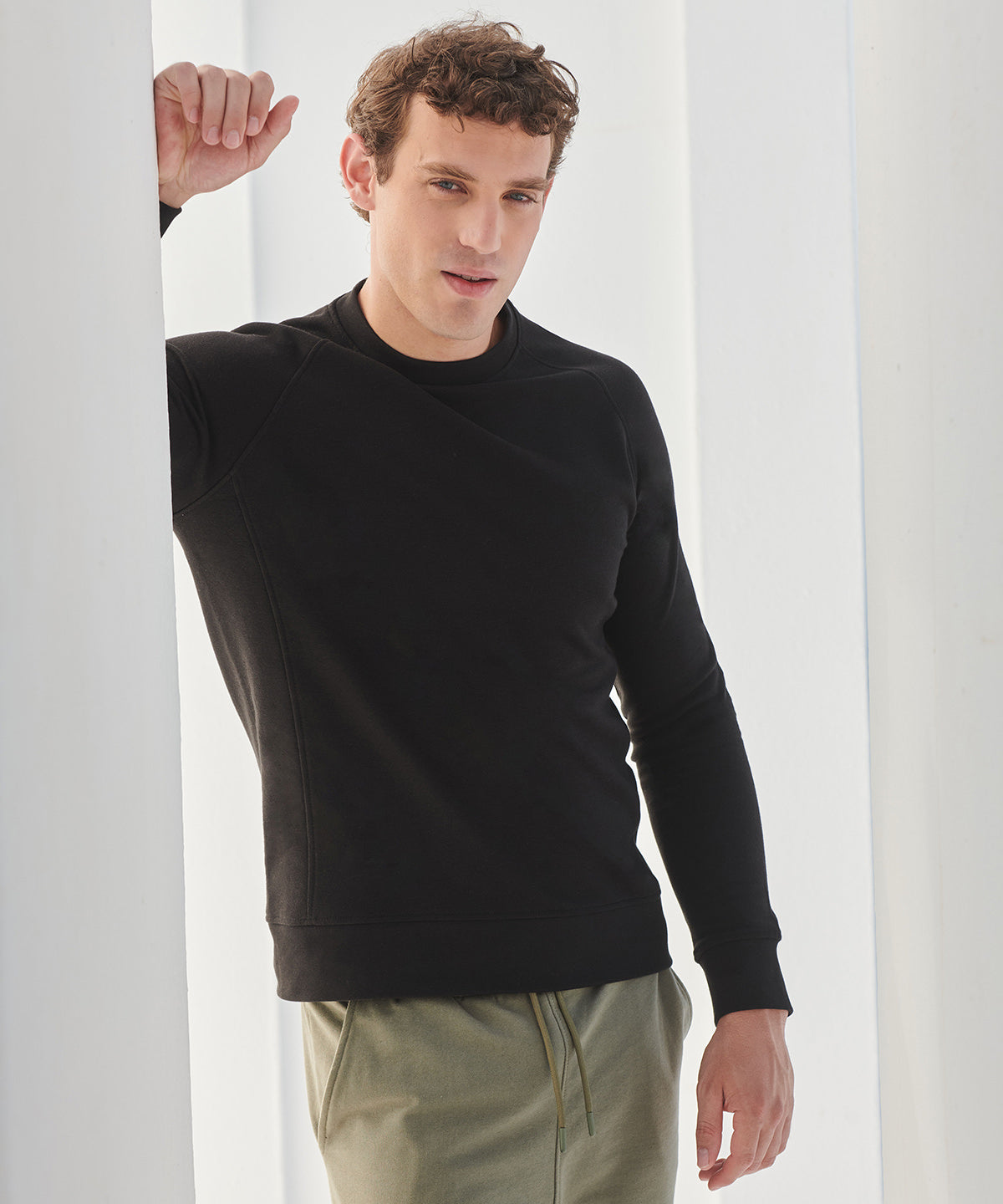 Unisex slim fit sweatshirt | black