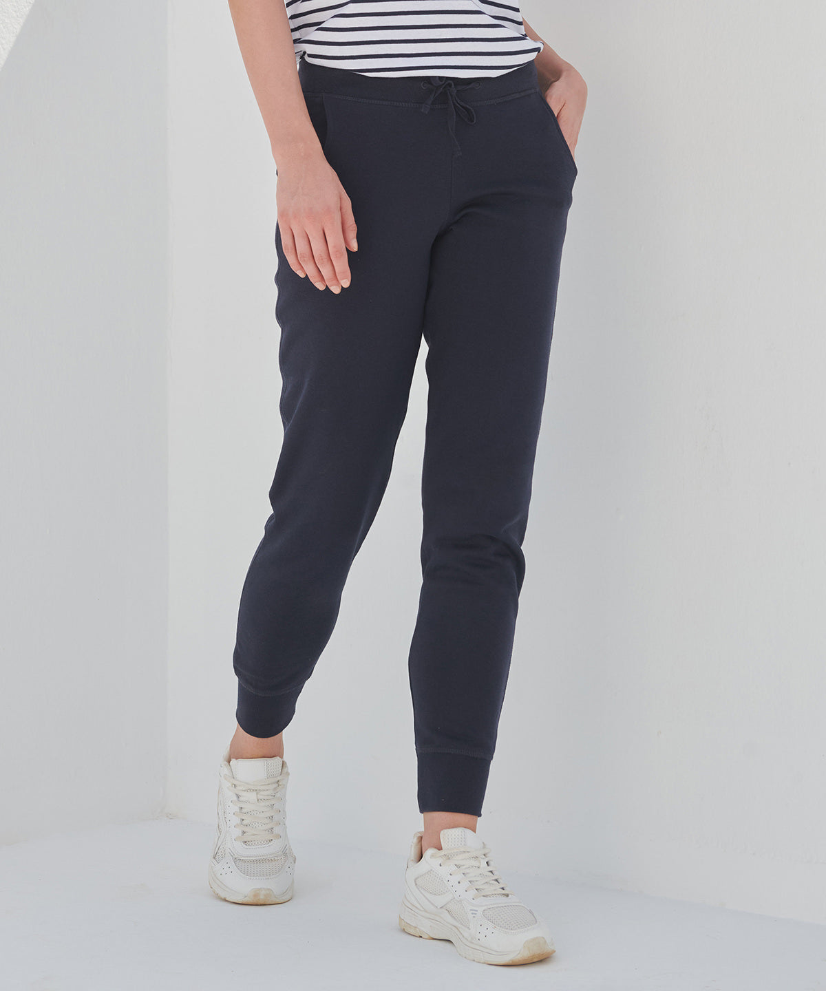Womens slim cuffed joggers | black