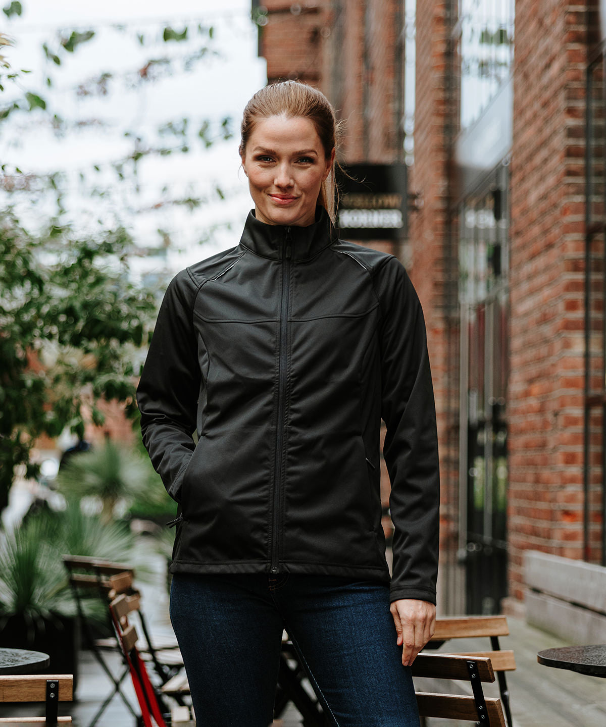 Womens Greenwich lightweight softshell | black