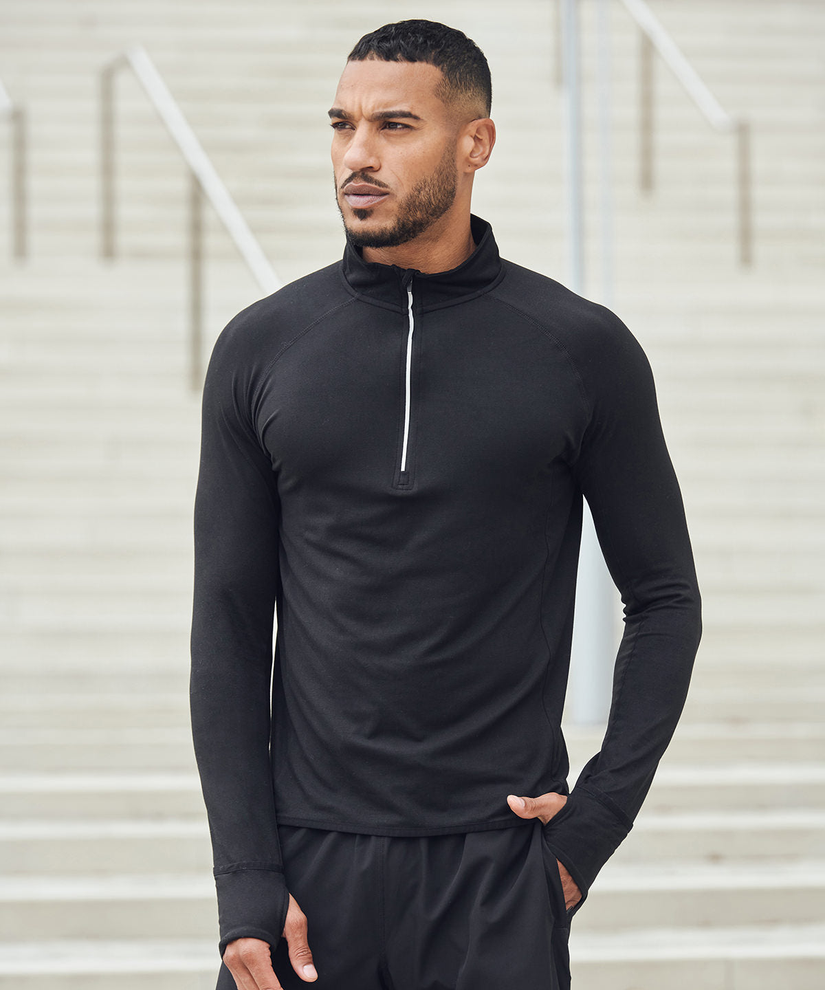 Long-sleeved  zip top | black