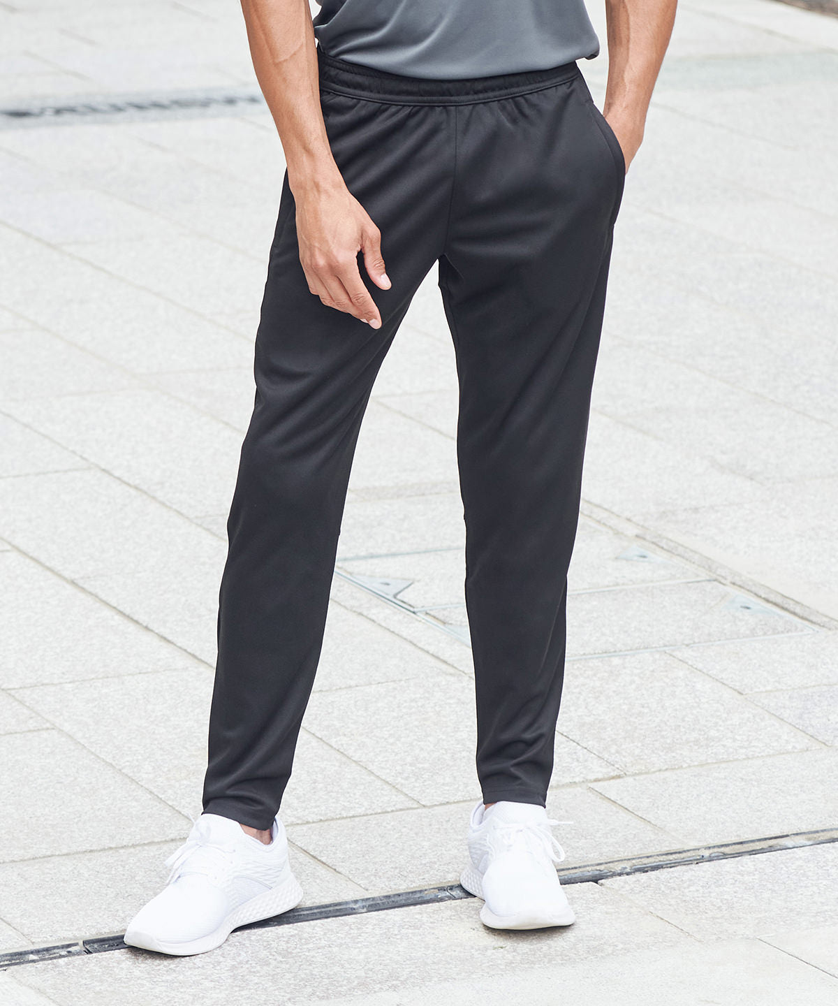 Slim leg training pants | black