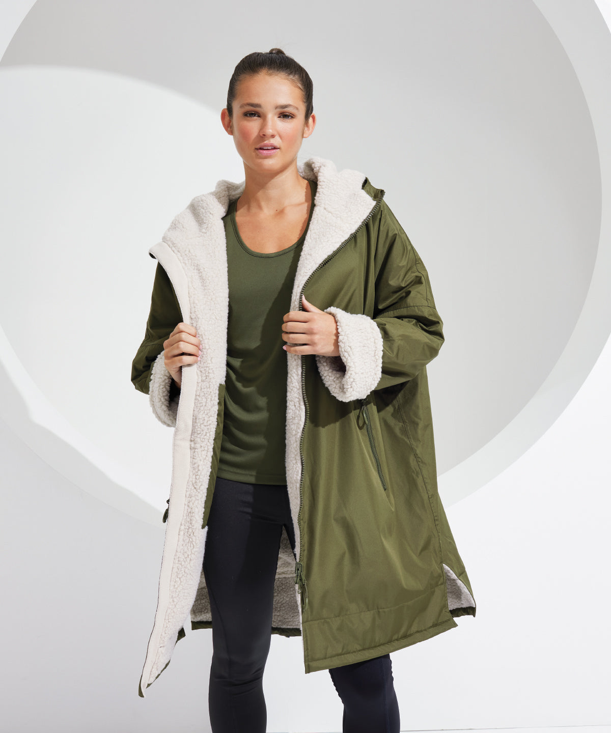 TriDri® All-seasons waterproof changing robe | black/charcoal