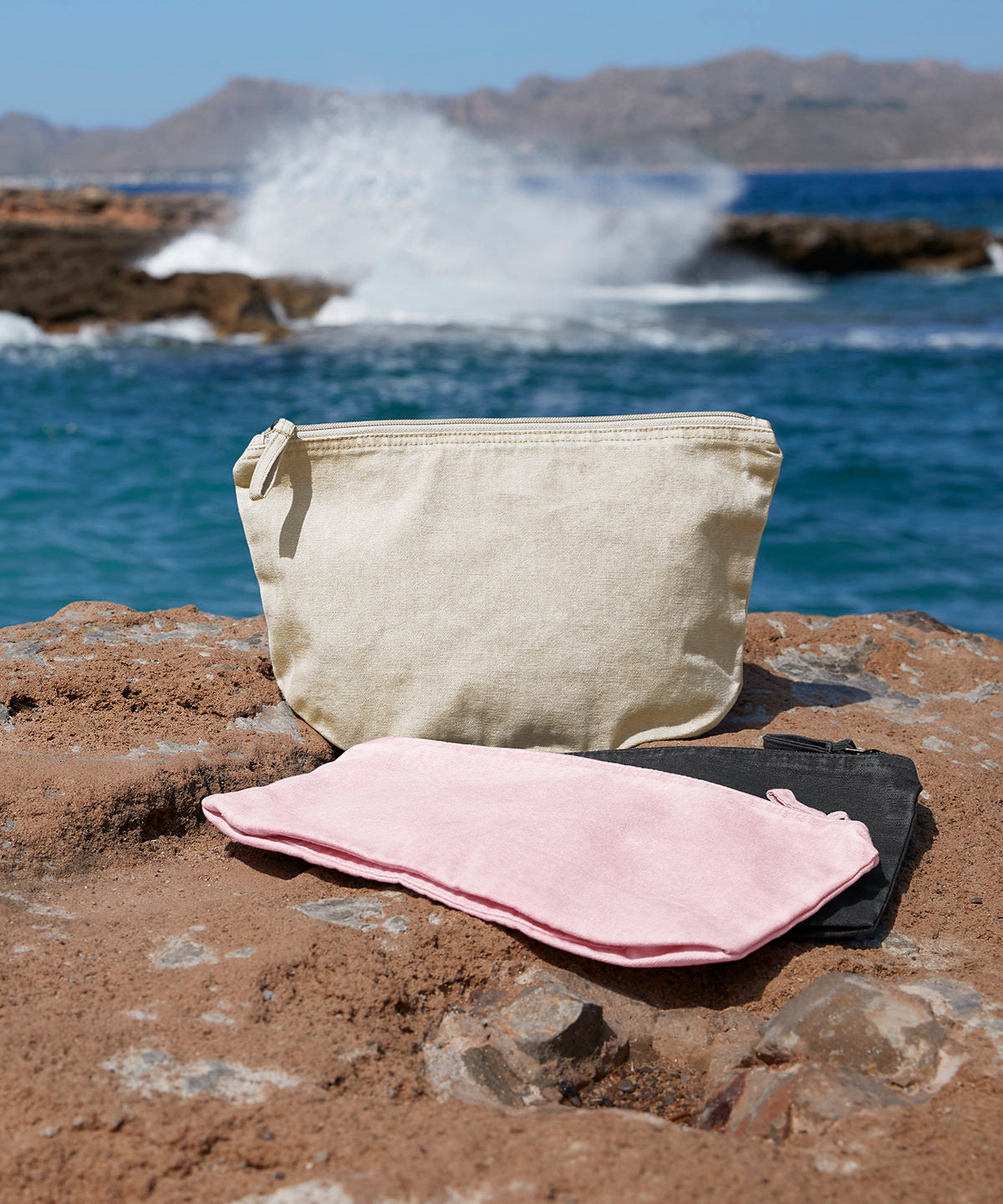 Garment-dyed accessory bag | vintage sand